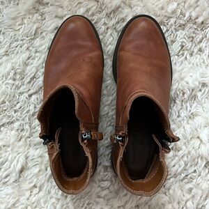 Franco Sarto booties/boots. Brown. Women's US size 7. 24 cm.